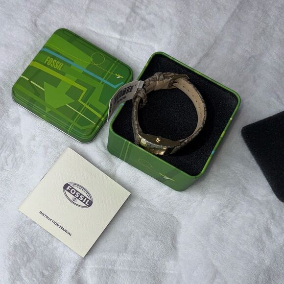 VTG Fossil F2 Gold Tone Rectangle Dial Date Indicator Crystal Accent Watch - Picture 3 of 14